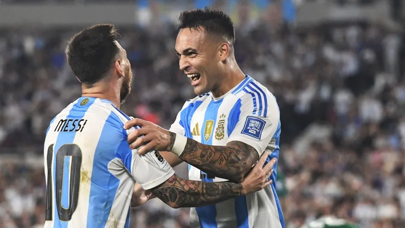 Lionel Messi và Lautaro Martinez chấn thương là tin xấu với tuyển Argentina trước 2 trận gặp Uruguay và Brazil.