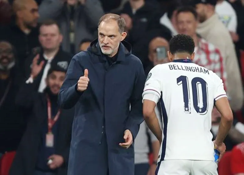 HLV Thomas Tuchel phải vội vã thay Jude Bellingham vì sợ anh bị thẻ đỏ.