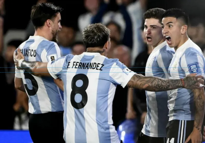 Argentina làm nhục đại kình địch Brazil với chiến thắng có tỷ số kỷ lục 4-1.