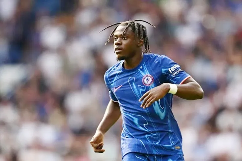 Romeo Lavia chưa đáp lại kỳ vọng nơi hàng hàng tiền vệ Chelsea vì chấn thương.