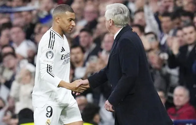 HLV Carlo Ancelotti tin Kylian Mbappe có thể trở thành huyền thoại tại Real Madrid như Cristiano Ronaldo.