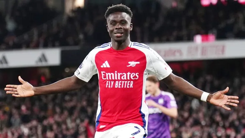 Bukayo Saka đã ghi bàn thắng quyết định trong chiến thắng 2-1 của Arsenal trước Fulham.