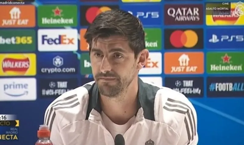 Thibaut Courtois phạt biểu trong cuộc họp báo trước trận đấu