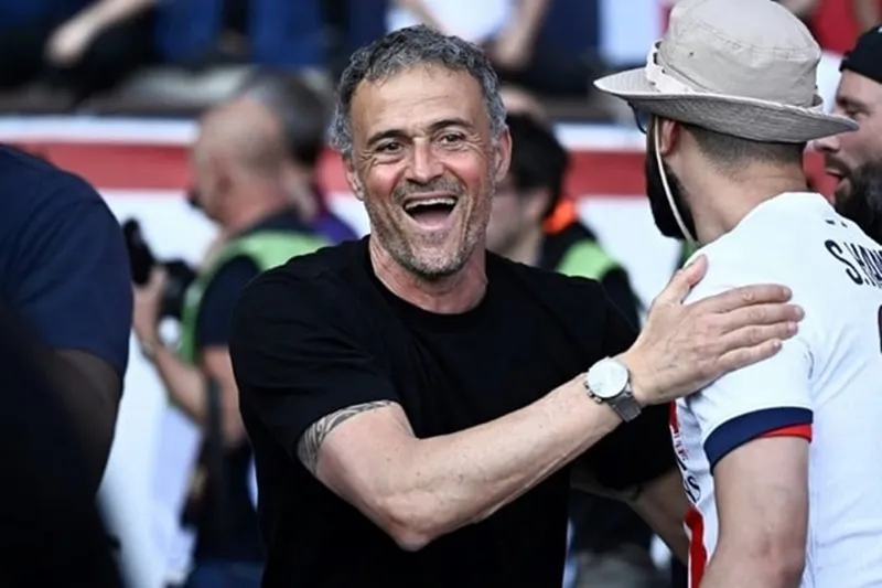 HLV Luis Enrique đang làm chuyện thần kỳ ở PSG