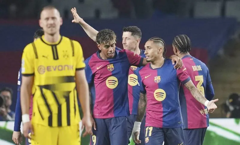Barcelona thắng áp đảo 4-0 trước Borussia Dortmund tiến gần trận bán kết đầu tiên kể từ 2019.