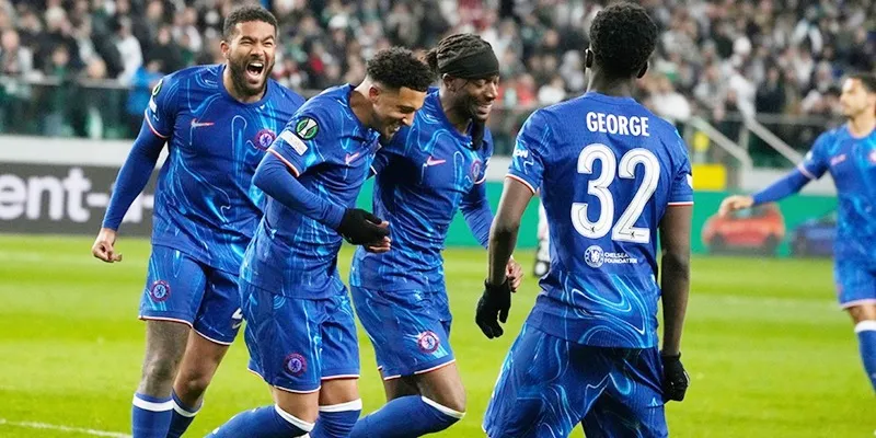 Chelsea vẫn toàn thắng trong giải khi giành kết quả 3-0 ngay trên sân Legia Warsaw. 