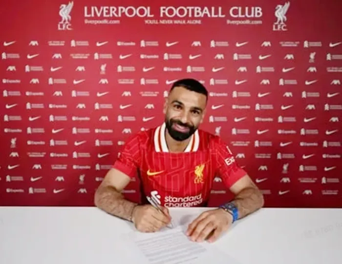 Mo Salah triển hạn với chiếc đồng hồ đắt giá trên tay