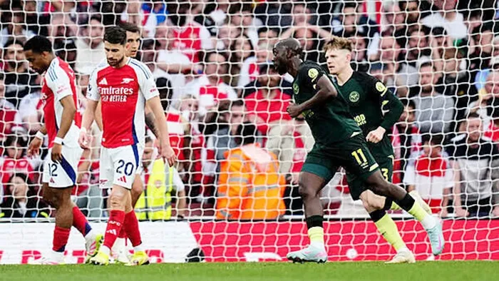 Arsenal hòa 1-1 trên sân nhà trước Brentford sau bàn thắng đẹp mắt của Yoane Wissa.
