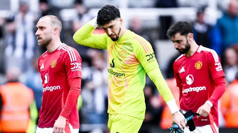 Altay Bayindir đã thất bại trong cơ hội hiếm hoi mà HLV Ruben Amorim trao cho.