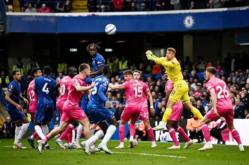 Chelsea vất vả cầm hòa đội sắp rớt hạng Ipswich