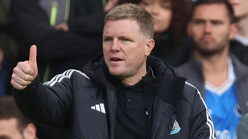 HLV Eddie Howe vắng mặt vào Chủ nhật nhưng Newcastle vẫn thắng 4-1 trước Man.United.