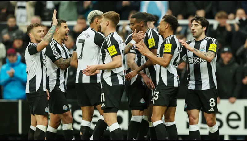 Newcastle đè bẹp Crystal Palace 5-0 để vươn lên vị trí thứ 3 tại Premier League.