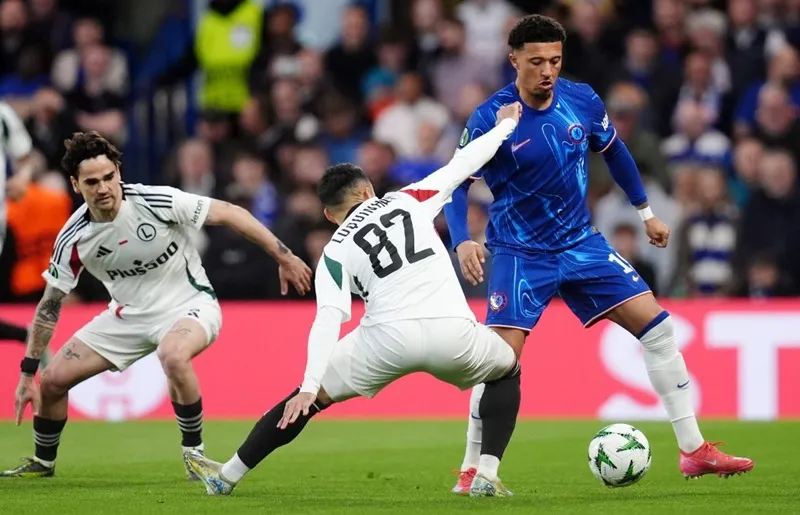 Chelsea đã vào bán kết dù để thua 1-2 ở lượt về tứ kết trên sân nhà trước Legia Warsaw.