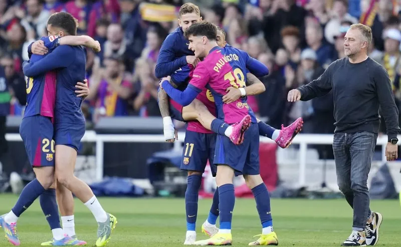 Hansi Flick ca ngợi màn ngược dòng khi Barcelona đánh bại Celta Vigo 4-3 là “không thể tin nổi”.