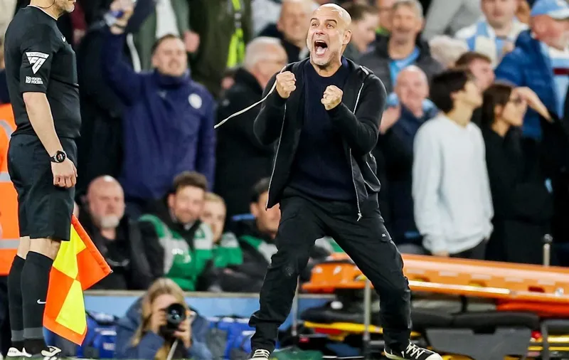 HLV Pep Guardiola ăn mừng cuồng nhiệt khi Man.City giành chiến thắng 2-1 trước Aston Villa.