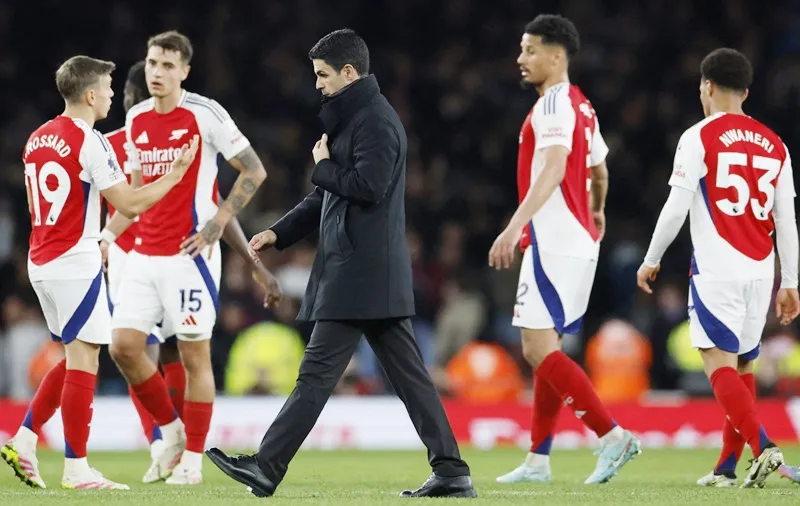 HLV Mikel Arteta không hài lòng khi Arsenal bị Crystal Palace cầm hòa 2-2 tại Emirates.