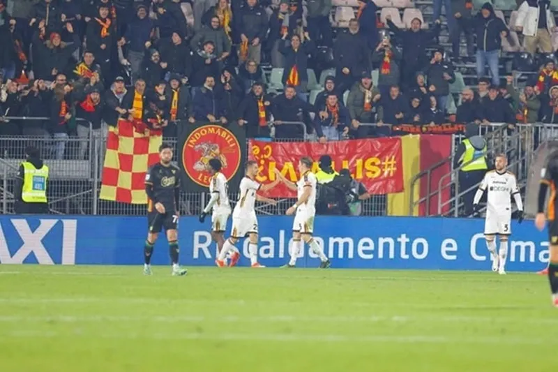 Lecce đã du hành đến Atalanta nhưng đã vội quay trở lại vì tang lễ