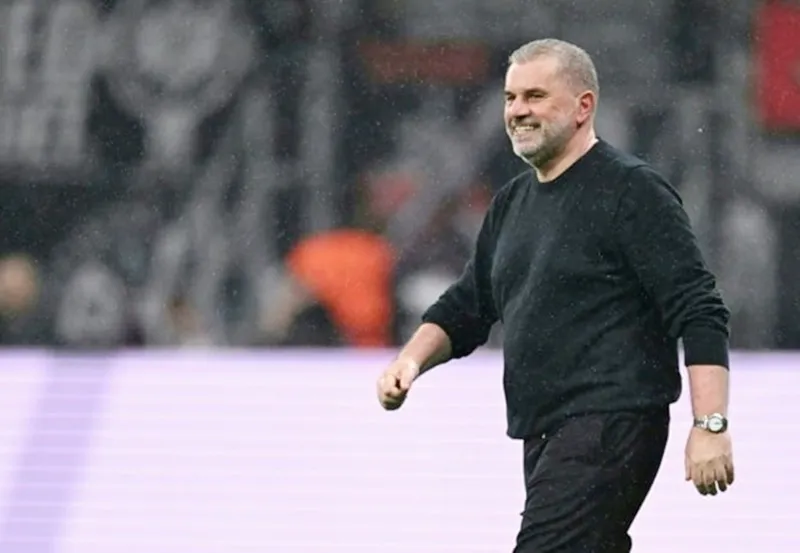 HLV Ange Postecoglou muốn trì hoãn lễ đăng quang của CLB mình yêu mến