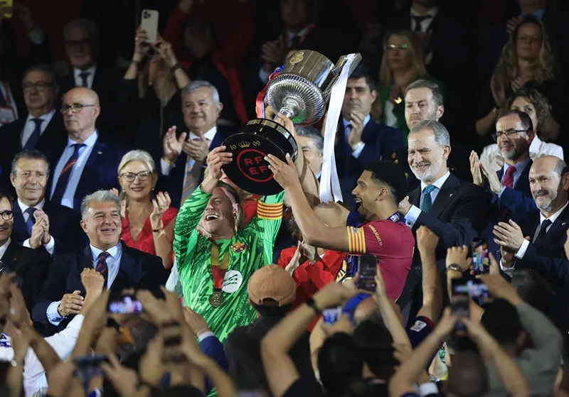 Barcelona giành chức vô địch Copa del Rey lần thứ 32 kỷ lục vào thứ Bảy. 