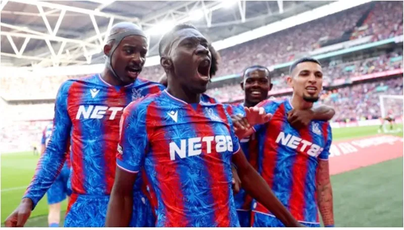 Crystal Palace đánh bại Aston Villa với tỷ số thuyết phục 3-0 để vào chung kết FA Cup.