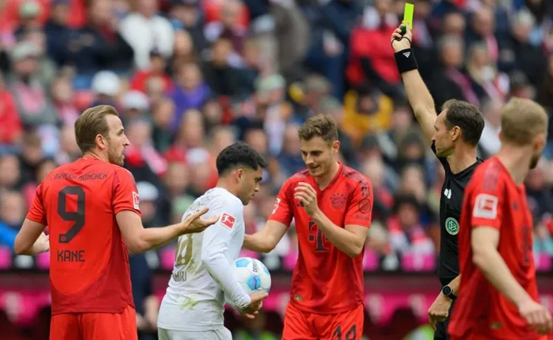 Harry Kane nhận thẻ vàng thứ 5 của mùa giải nên vắng mặt trong ngày đăng quang khi Bayern Munich đối đầu chủ nhà RB Leipzig vào thứ Bảy.