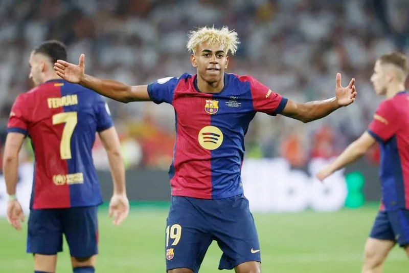 Lamine Yamal tuyên bố Real Madrid không thể ngăn cản Barcelona trong mùa này.