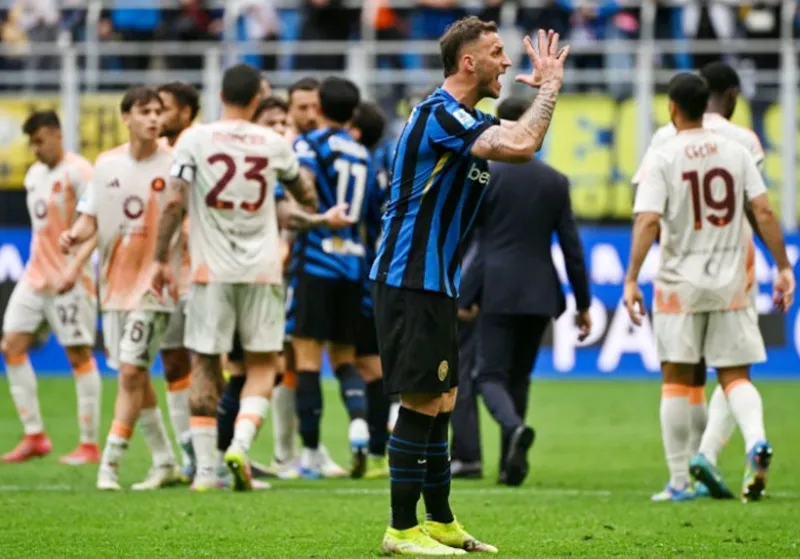 Trận bán kết trên sân ứng viên Barcelona là thời điểm khó có thể tồi tệ hơn đối với Inter Milan.