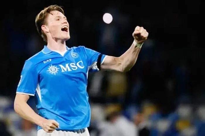 Scott McTominay tỏa sáng trong màu áo Napoli
