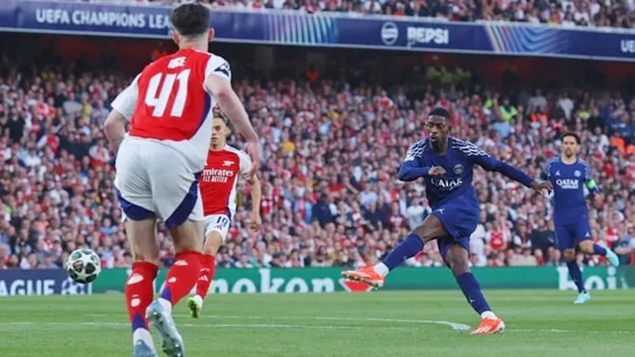 Bàn thắng sớm của Ousmane Dembele giúp PSG thắng 1-0 ngay trên sân Arsenal ở lượt đi bán kết.