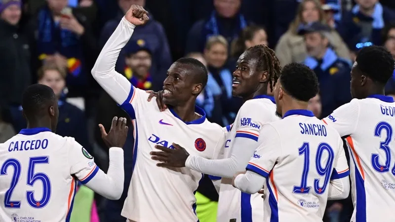 Chelsea thắng dễ 4-1 tại Djurgarden ở lượt đi vòng bán kết UEFA Conference League.