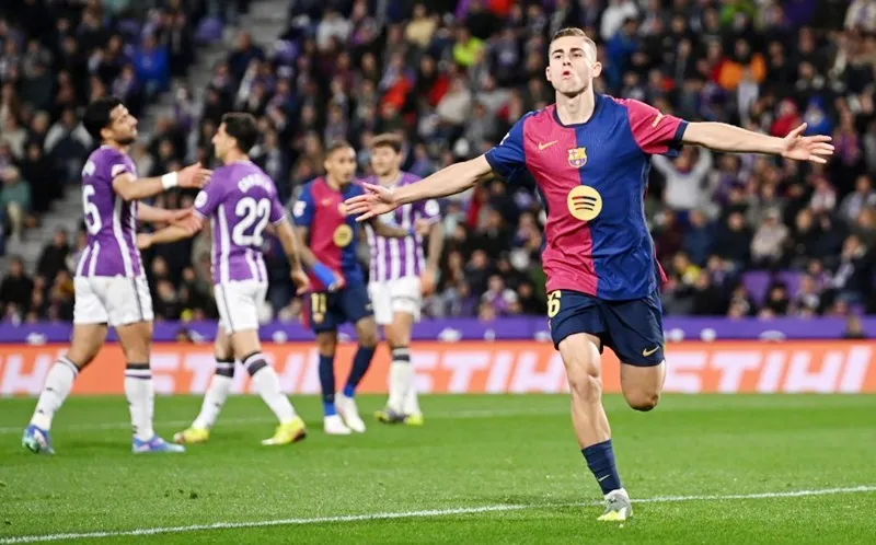 Fermin Lopez hoàn tất màn ngược dòng giúp Barcelona thắng 2-1 tại Valladolid.