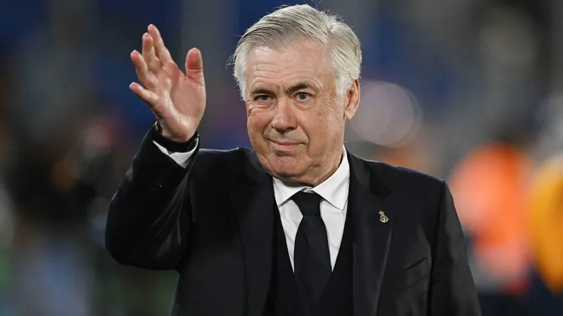 HLV Carlo Ancelotti quyết cùng Real Madrid giật La Liga khỏi tay Barcelona.