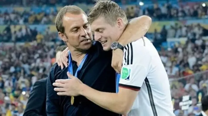 HLV Hansi Flick và Toni Kroos ở tuyển Đức