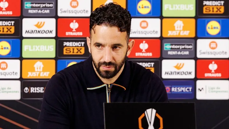 HLV Ruben Amorim đài thọ cho người thân của nhân viên xem chung kết Europa League.