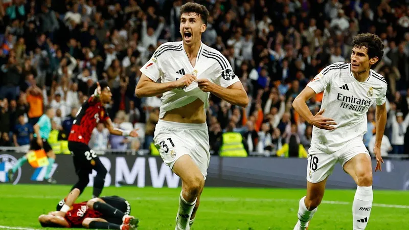 Jacobo Ramon lập công giúp Real Madrid thắng Mallorca 2-1 và trì hoãn ngày đăng quang của Barcelona.