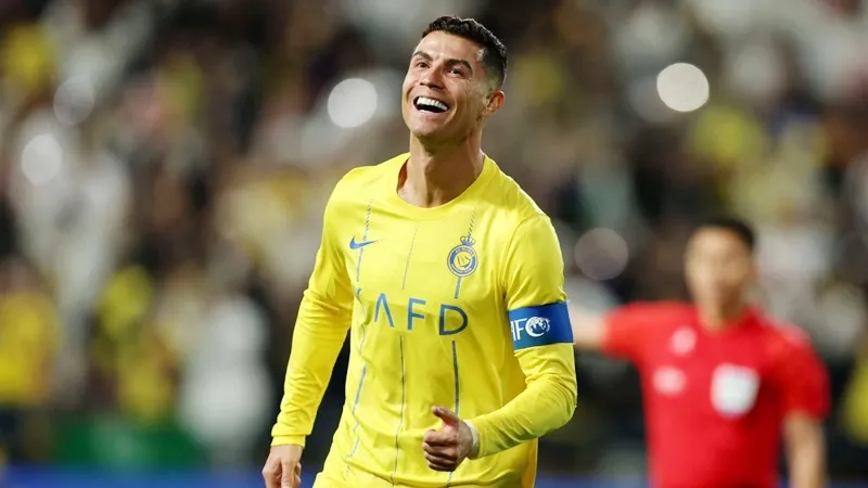 Cristiano Ronaldo đứng đầu danh sách vận động viên được trả lương cao nhất thế giới năm thứ 3 liên tiếp và là thứ 5 trong sự nghiệp.