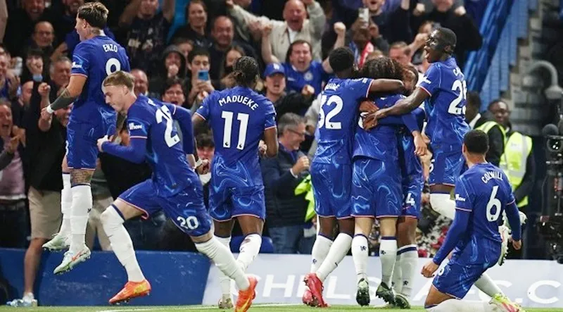 Chelsea thắng 1-0 trước Man.United nhờ bàn thắng duy nhất quý giá của hậu vệ Marc Cucurella.