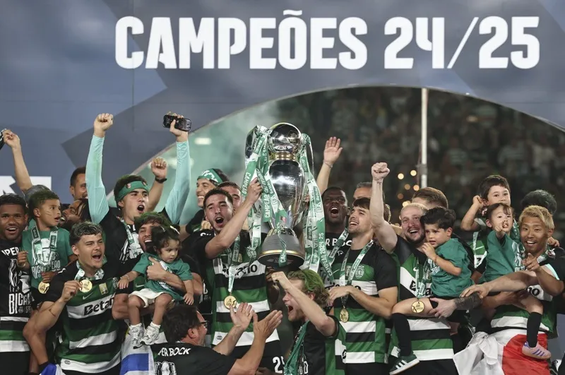 Sporting Lisbon vô địch Bồ Đào Nha năm thứ 2 liên tiếp và thứ 21 trong lịch sử.