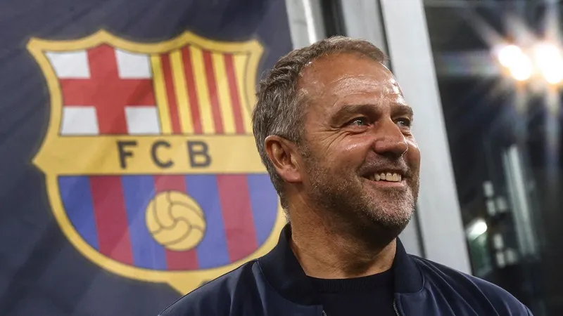 HLV Hansi Flick đã gia hạn hợp đồng thêm 1 năm với Barcelona đến năm 2027.