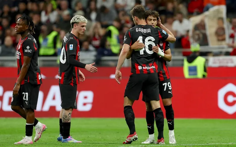 AC Milan chỉ kết thúc Serie A ở vị trí thứ 9 và kém nhà vô địch Napoli đến 19 điểm.