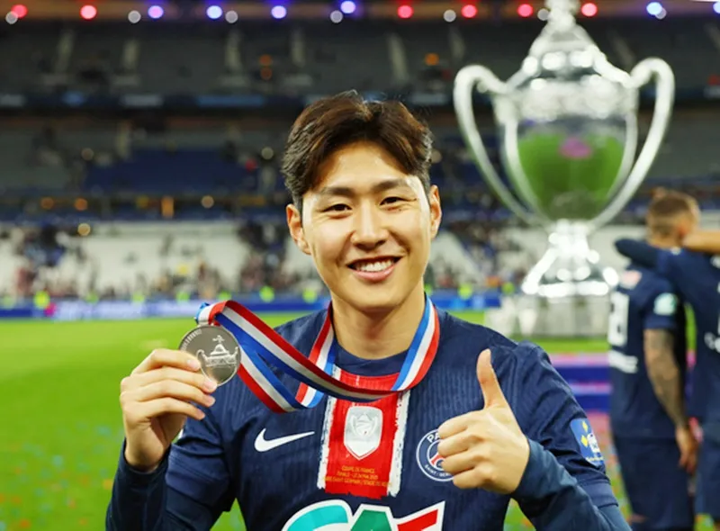 Lee Kang-in đã cùng Paris Saint-Germain nâng cao 3 danh hiệu quốc nội trong mùa giải này.