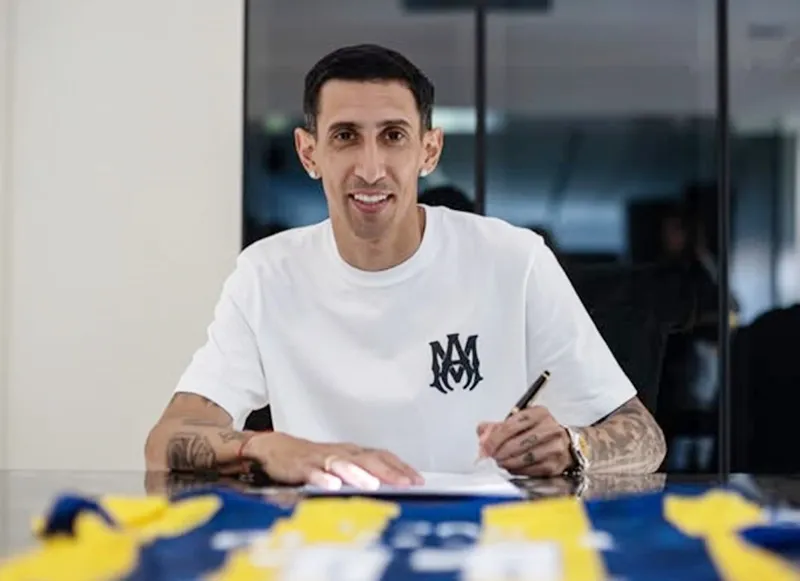 Nhà vô địch thế giới Angel Di Maria đã “trở về nhà” khoác áo Rosario Central sau 20 năm.