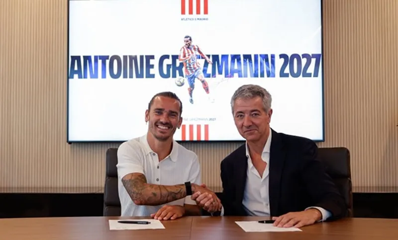 Atletico Madrid trao cho tiền đạo kỳ cựu Antoine Griezmann bản gia hạn hợp đồng 2 năm.