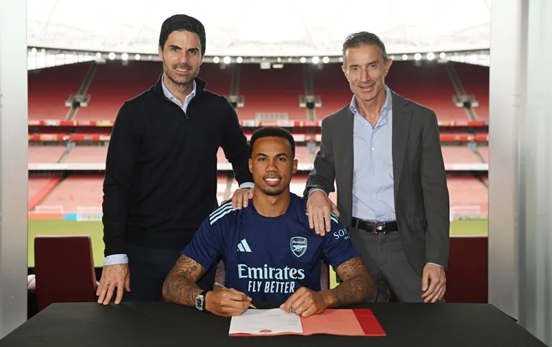 Trung vệ Gabriel Magalhaes đã ký hợp đồng mới có thời hạn 4 năm với Arsenal.