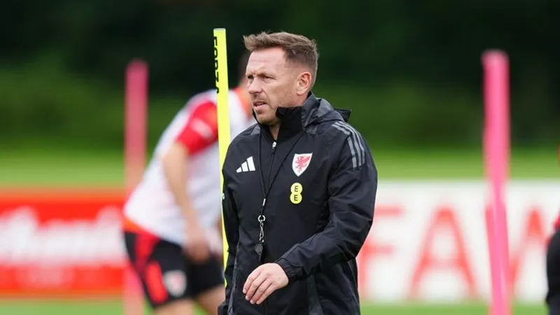 Craig Bellamy khởi đầu như mơ trong vai trò HLV với 5 trận thắng và 4 hòa sau 9 lần cầm quân tuyển Xứ Wales.