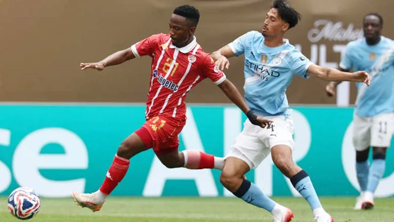 HLV Pep Guardiola ca ngợi màn ra mắt ấn tượng của tiền vệ tân binh Tijjani Reijnders.