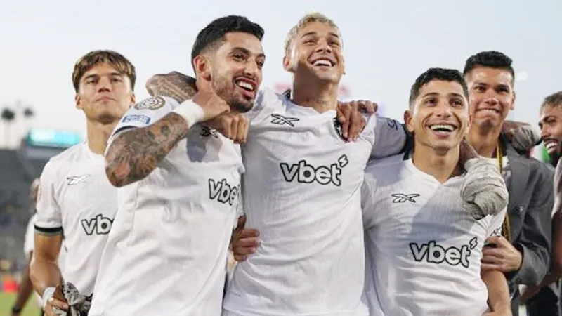 Botafogo đã đáp trả những lời chỉ trích bằng cách lọt vào vòng 16 đội FIFA Club World Cup.