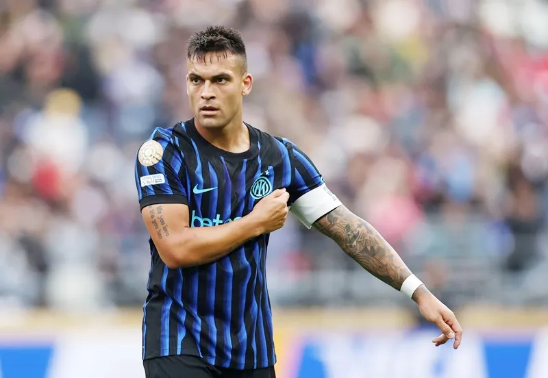 Lautaro Martinez không thể giữ được bình tĩnh khi Inter Milan thua 2-0 trước Fluminense.