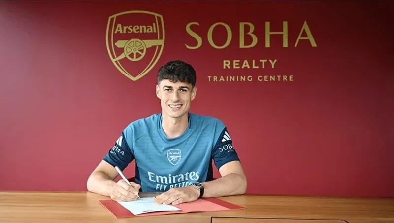Kepa ký hợp đồng với Arsenal