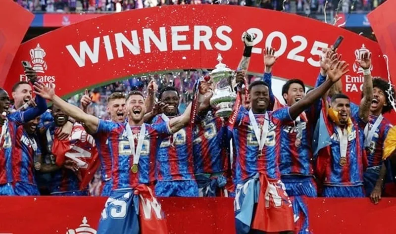 Crystal Palace ăn mừng chiến thắng cúp FA 2025